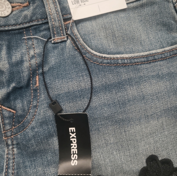 NWT Express Relaxed Low Rise Lace Trimmed Denim Shorts Sz 2 - Picture 5 of 12